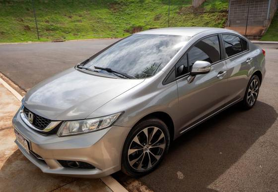 HONDA CIVIC 2.0 LXR 16V FLEX 4P AUTOMÁTICO HONDA CIVIC 2.0 LXR 16V FLEX 4P AUTOMÁTICO